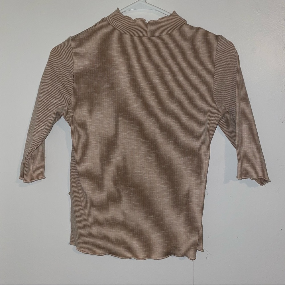 Fitted cropped turtleneck beige top